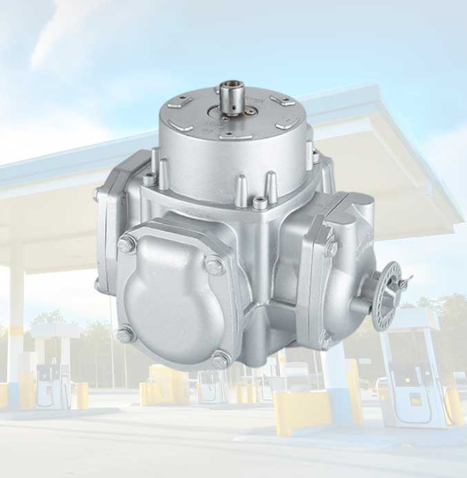 Oil pump for fuel dispensers